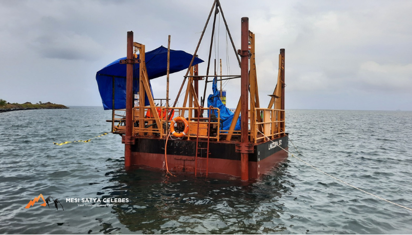 Jack Up Pontoon milik PT Mesi Satya Celebes beroperasi di perairan Sulawesi