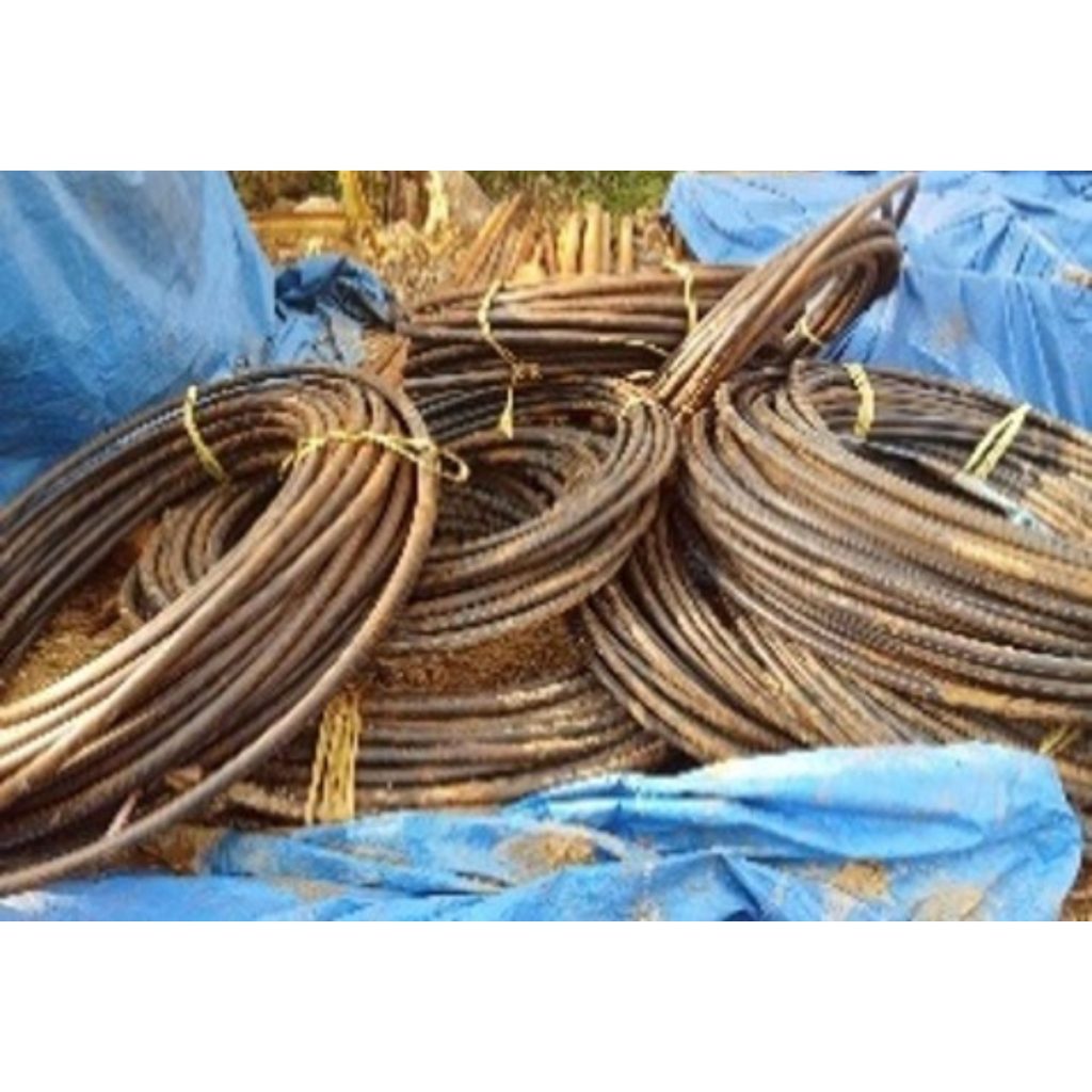 Tumpukan selang polypipe HDPE berwarna hitam yang digunakan untuk kegiatan drilling dan pengeboran geoteknik di wilayah Sulawesi dan Jakarta.