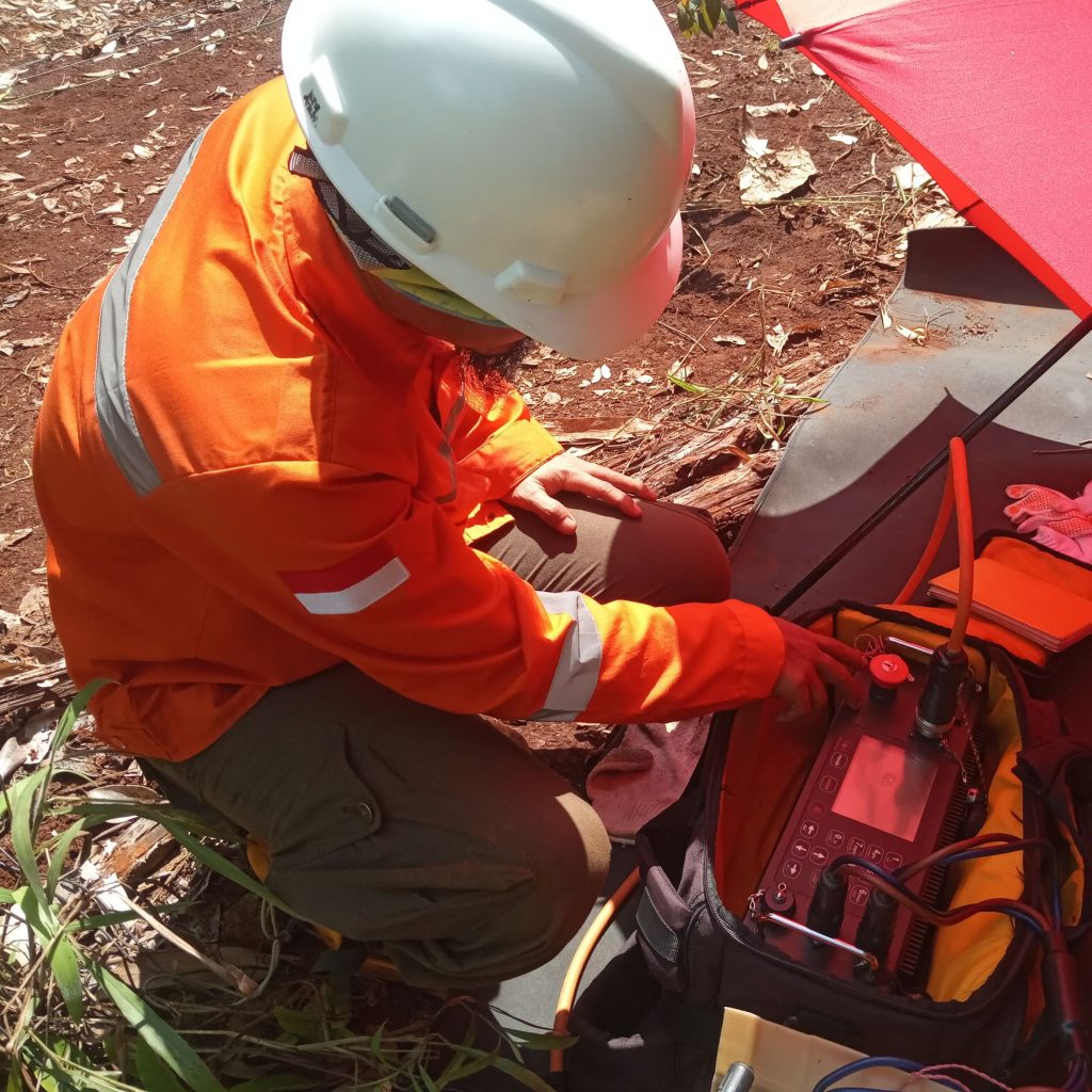 Electrical Resistivity Tomography Drilling di Sulawesi dan Jakarta digunakan untuk analisis geoteknik dan pengeboran tanah.
