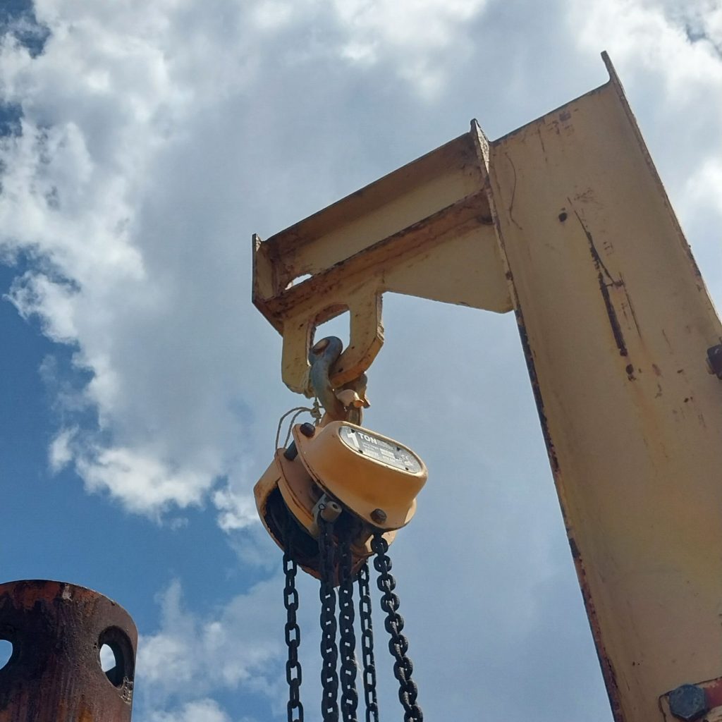 Chain block pada jack-up ponton untuk pekerjaan drilling dan pengeboran geoteknik di Sulawesi dan Jakarta