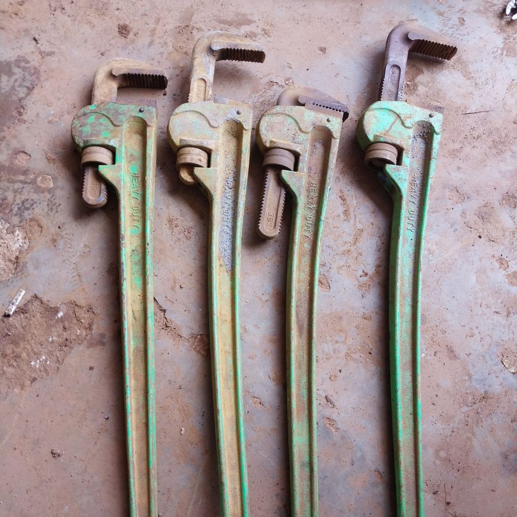 Kunci pipa untuk pekerjaan drilling dan pengeboran geoteknik di Sulawesi dan Jakarta, digunakan untuk mengunci pipa bor.