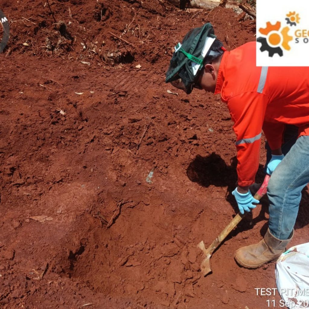 pekerjaan test pit geoteknik manual sebelum drilling dan pengeboran di Sulawesi Jakarta Image Tit