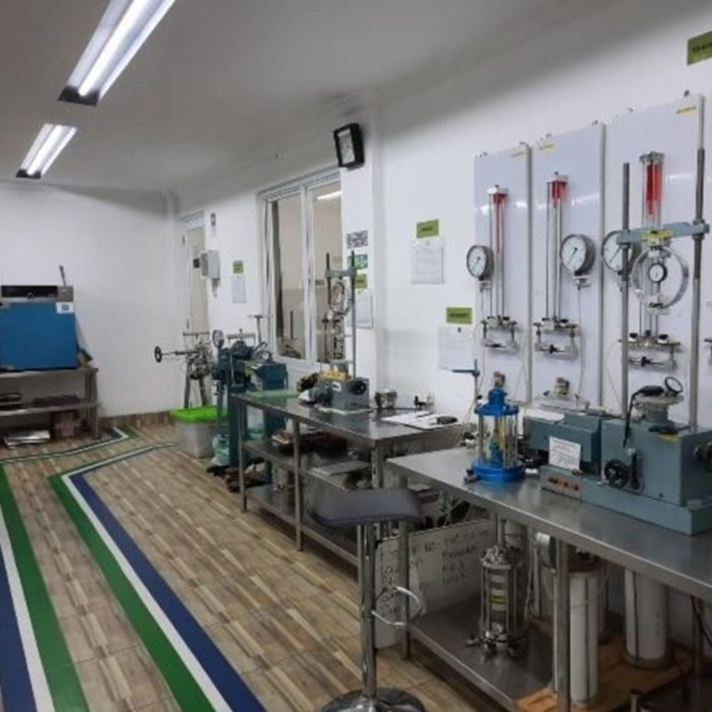 Laboratorium uji tanah geoteknik untuk analisis index properties hasil drilling dan pengeboran di Jakarta dan Sulawesi