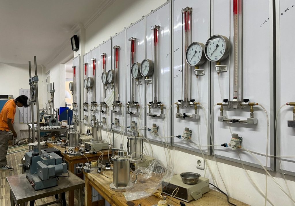 pengujian pressuremeter dalam drilling pengeboran geoteknik di Sulawesi dan Jakarta