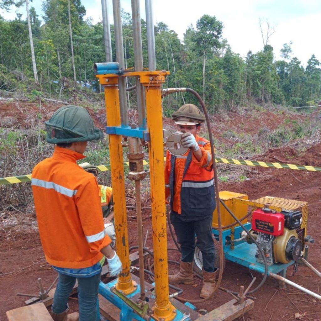 Pelaksanaan CPTu Sulawesi menggunakan alat piezocone untuk soil investigation dan investigasi geoteknik proyek tambang serta infrastruktur.