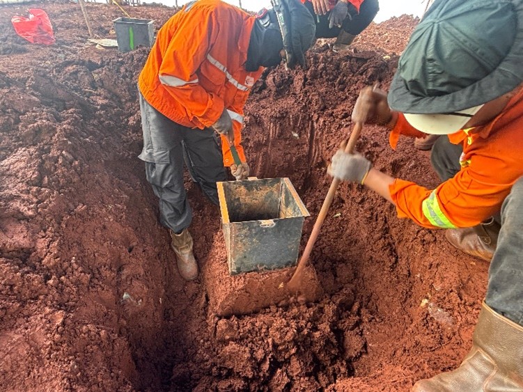 Box Sampling untuk soil investigation Sulawesi pada proyek tambang dan geoteknik