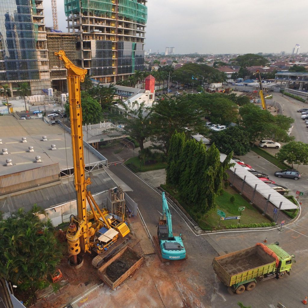 Geotechnical Drilling Jakarta menggunakan drilling rig untuk investigasi tanah proyek gedung bertingkat