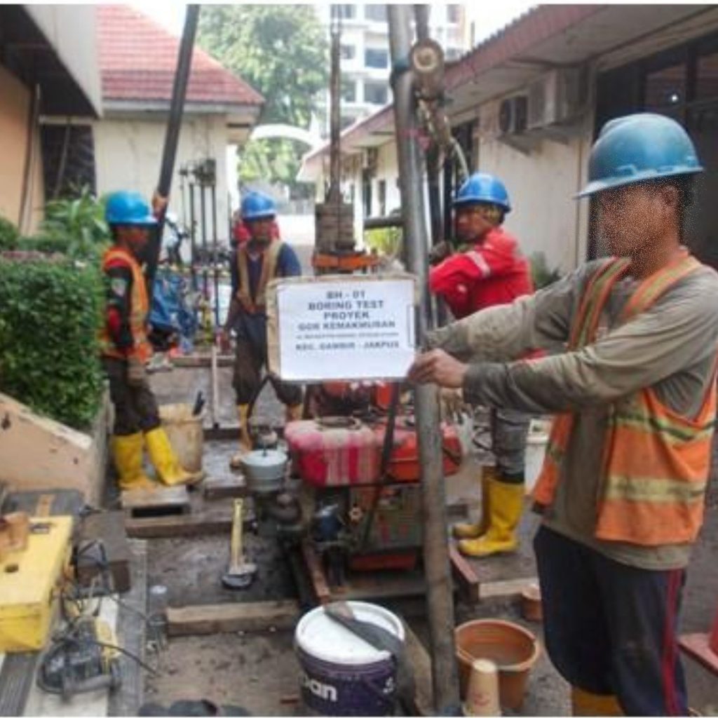 Core Drilling Jakarta untuk Soil Investigation pada proyek konstruksi menggunakan metode boring test dan pengambilan sampel tanah.