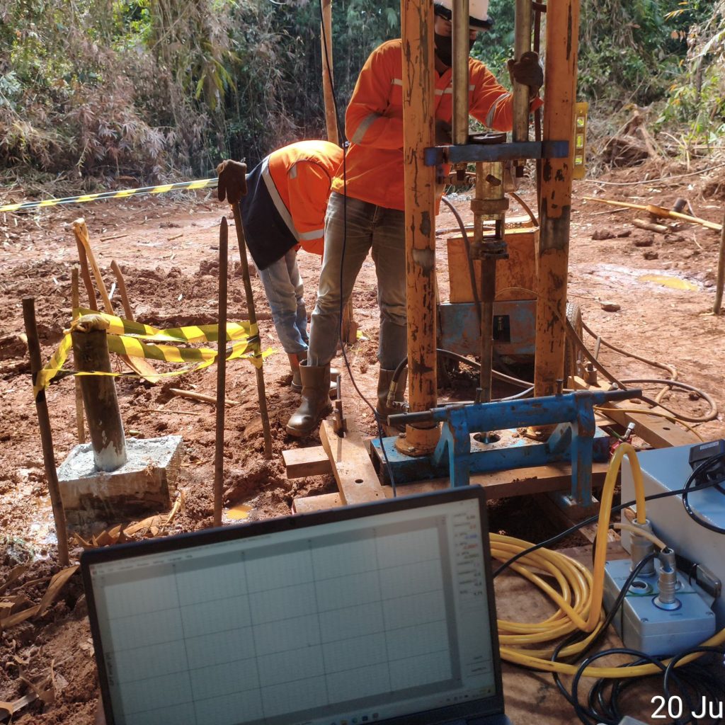 Pelaksanaan CPTu untuk soil investigation jembatan di Jakarta menggunakan peralatan geoteknik digital