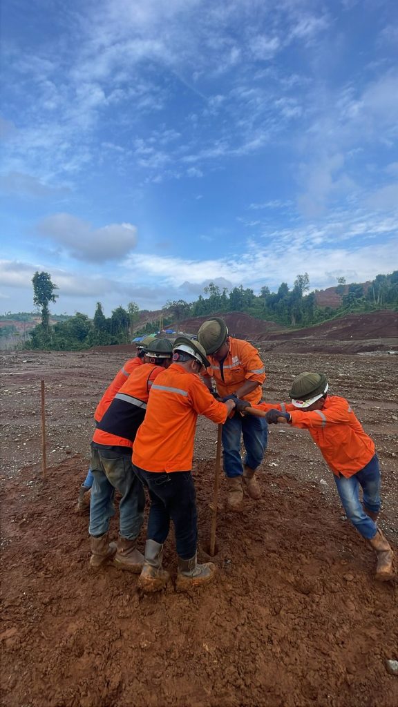 Hand Auger untuk Investigasi Dangkal dalam kegiatan soil investigation Jakarta untuk pengambilan sampel tanah dan analisis kondisi tanah proyek konstruksi