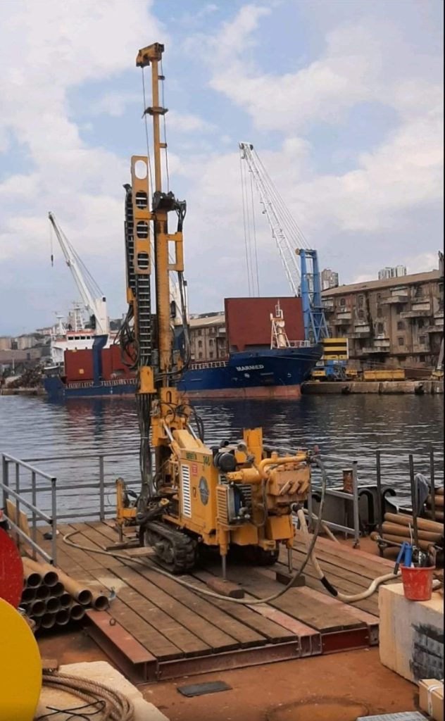 Offshore Borehole untuk Pelabuhan Curah menggunakan drilling rig di perairan